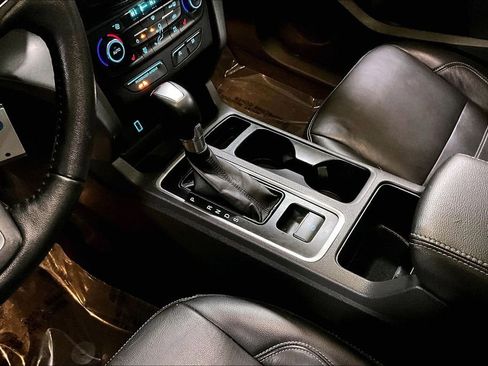 Used 2017 Ford Escape SE w/ SE Leather Comfort Package image 28