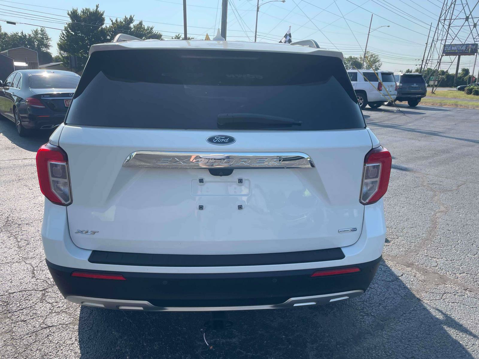 Used 2020 Ford Explorer XLT w/ Equipment Group 202A AWD/4WD image 7