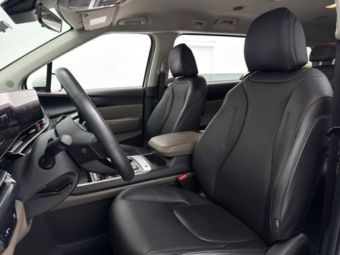 Certified 2025 Kia Carnival image 20