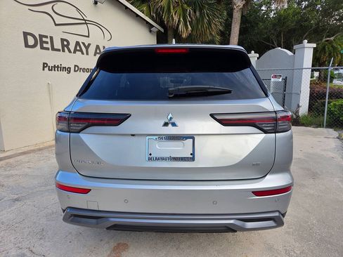 Used 2025 Mitsubishi Outlander SE FWD image 6