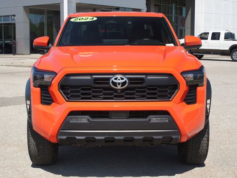 Used 2024 Toyota Tacoma TRD Off-Road w/ TRD Off Road Premium Package AWD/4WD image 25