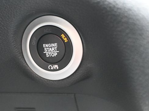 New 2026 Chrysler Pacifica Select image 16