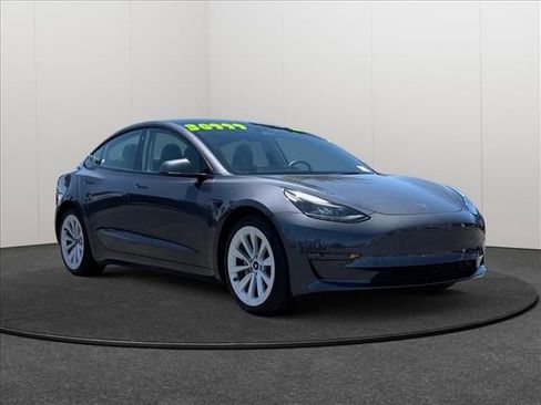 Used 2023 Tesla Model 3 Standard Range RWD image 5