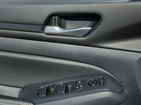 Used 2025 Nissan Altima 2.5 SV image 18