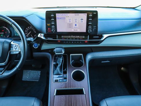 Used 2023 Toyota Sienna XLE image 25