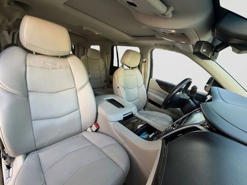 Used 2018 Cadillac Escalade Luxury AWD/4WD image 23
