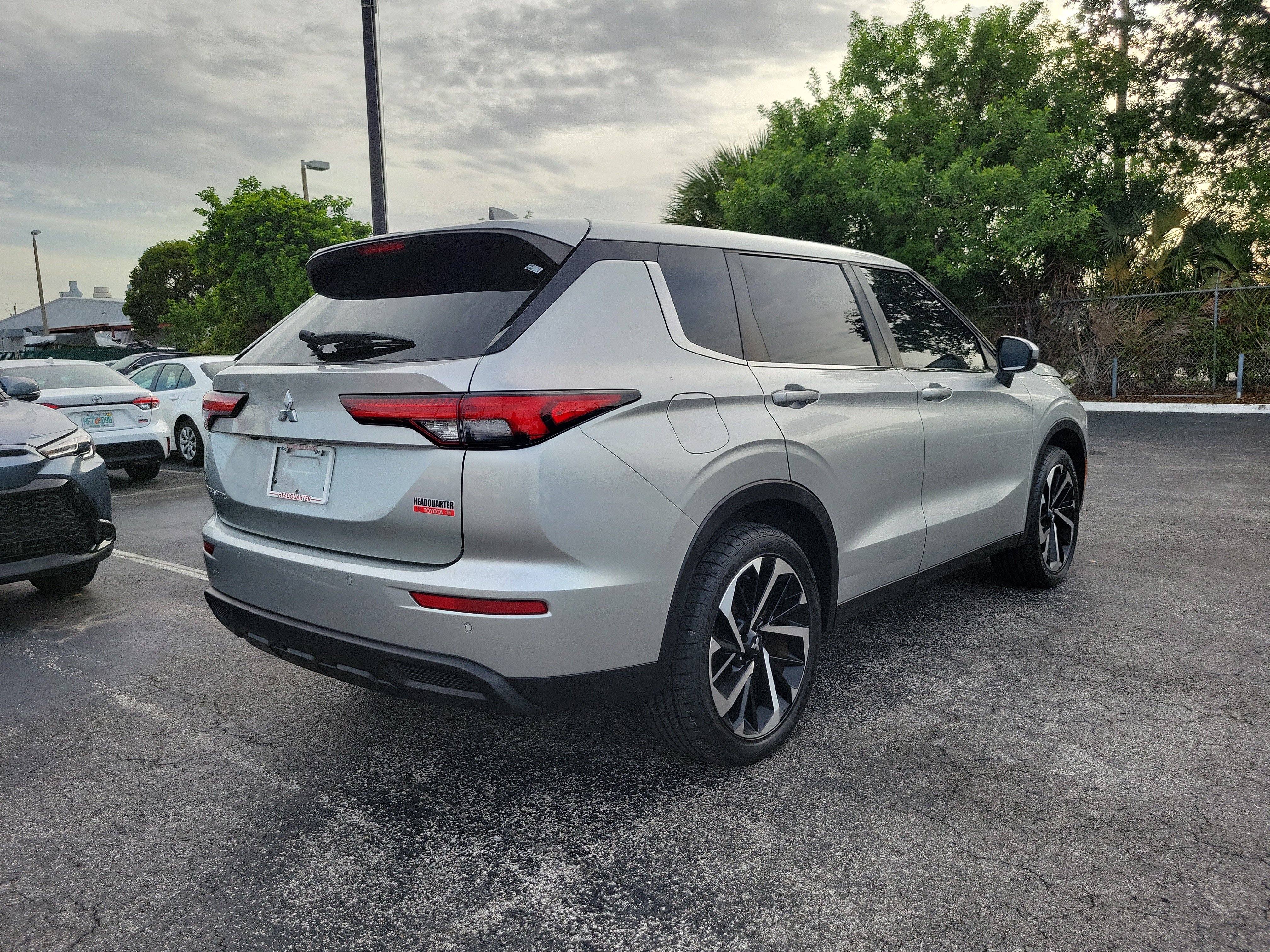 Used 2022 Mitsubishi Outlander ES FWD image 12