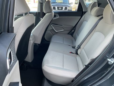 Used 2025 Kia Soul LX w/ LX Technology Package image 15
