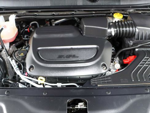 Used 2022 Chrysler Pacifica Touring-L image 33