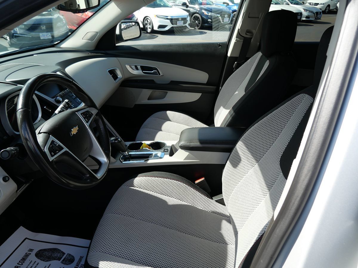 Used 2017 Chevrolet Equinox LT w/ Convenience Package AWD/4WD image 8