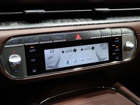 Used 2023 Genesis G90 3.5T AWD/4WD image 32