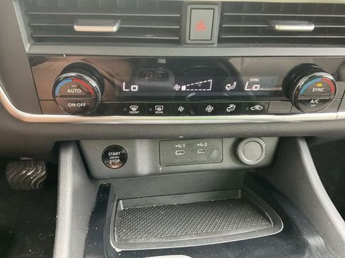 Used 2025 Nissan Rogue SV image 26