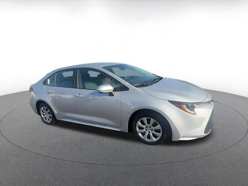 Used 2025 Toyota Corolla LE image 2