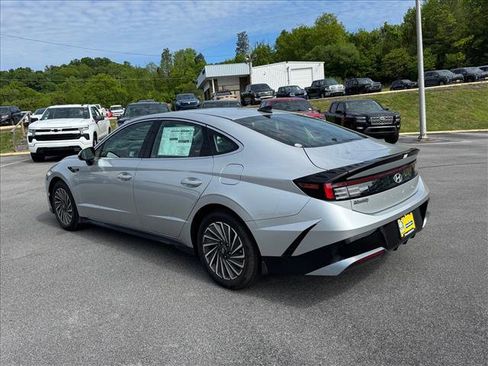 Certified 2025 Hyundai Sonata SEL FWD image 4