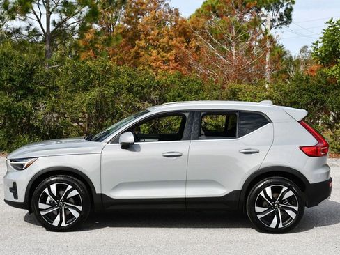 Used 2025 Volvo XC40 B5 Ultra image 27