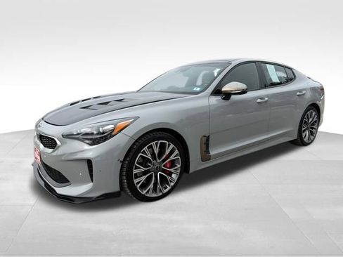 Used 2019 Kia Stinger GT2 image 2