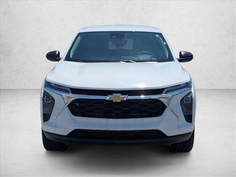 Used 2025 Chevrolet Trax LS w/ Driver Confidence Package FWD image 2