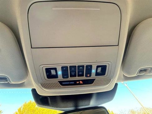 Used 2020 Ford Explorer Platinum w/ Premium Technology Package image 48