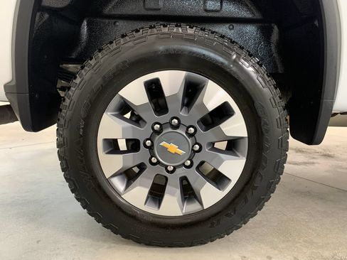 Used 2024 Chevrolet Silverado 2500 Custom w/ Custom Convenience Package AWD/4WD image 9