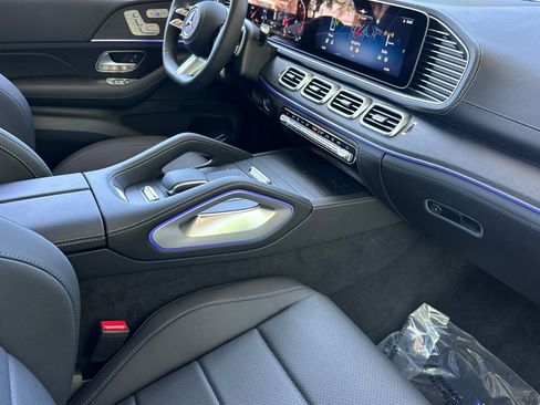 Certified 2025 Mercedes-Benz GLS 450 4MATIC image 33
