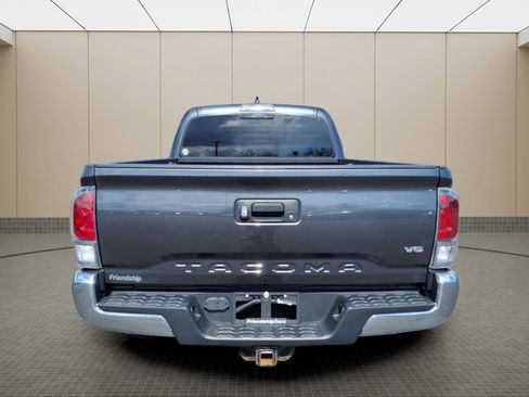 Used 2022 Toyota Tacoma TRD Off-Road AWD/4WD image 7