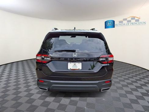 Certified 2025 Honda Pilot Sport image 5