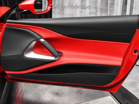 Used 2021 Ferrari 812 GTS image 32