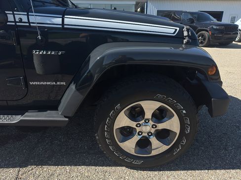Used 2017 Jeep Wrangler Sahara w/ Quick Order Package 24E Chief AWD/4WD image 16
