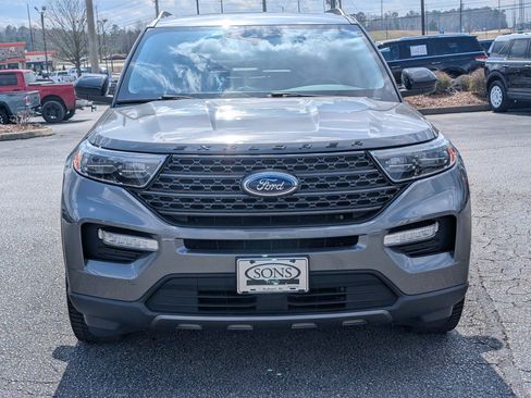 Used 2022 Ford Explorer XLT w/ Equipment Group 202A image 2