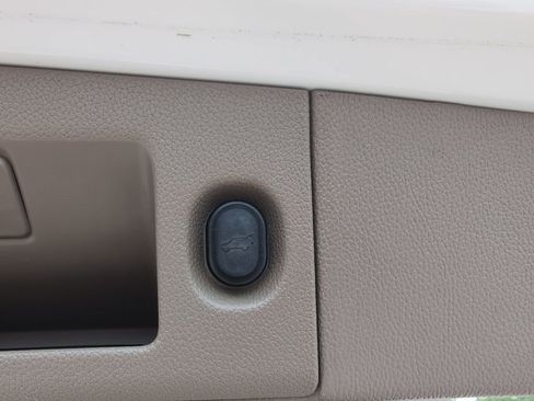 Used 2017 Chevrolet Tahoe Premier AWD/4WD image 12