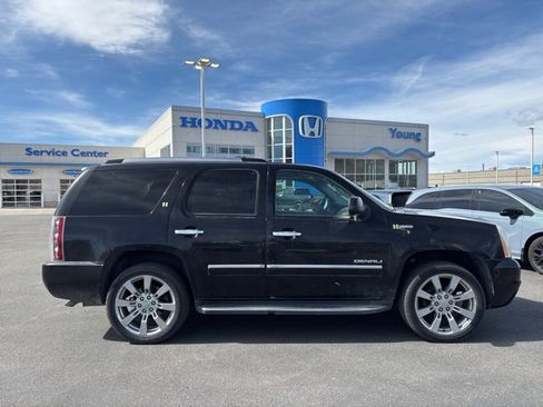 Used 2013 GMC Yukon Denali image 2