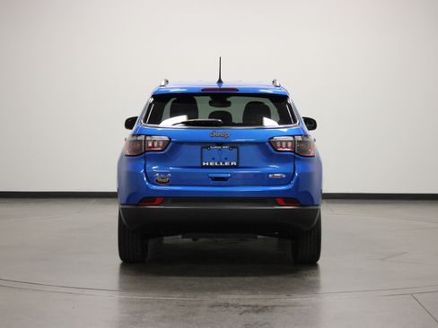 Used 2024 Jeep Compass Latitude AWD/4WD image 7