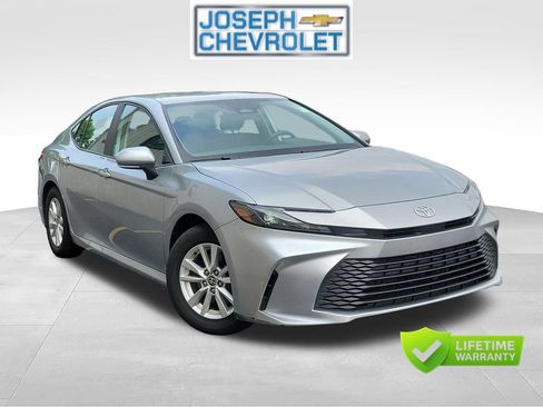 Used 2025 Toyota Camry LE FWD image 2