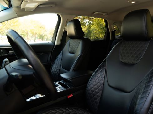 Used 2024 Ford Edge Titanium image 17