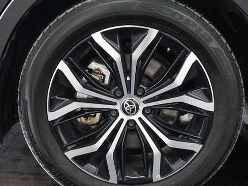 Used 2025 Toyota Crown XLE image 4