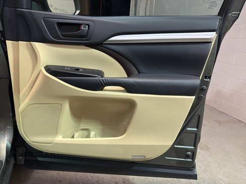 Used 2014 Toyota Highlander Plus image 20