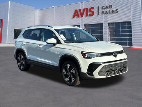 Used 2025 Volkswagen Taos SE AWD/4WD image 3
