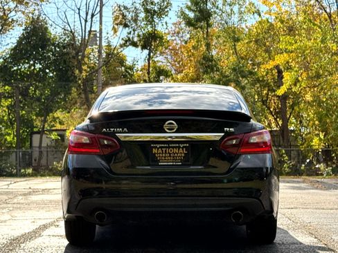 Used 2017 Nissan Altima 2.5 SR w/ Midnight Edition Package image 12