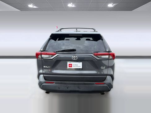 Certified 2021 Toyota RAV4 XLE Premium AWD/4WD image 10