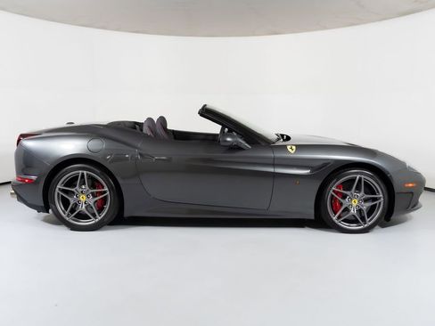 Used 2015 Ferrari California T RWD image 28
