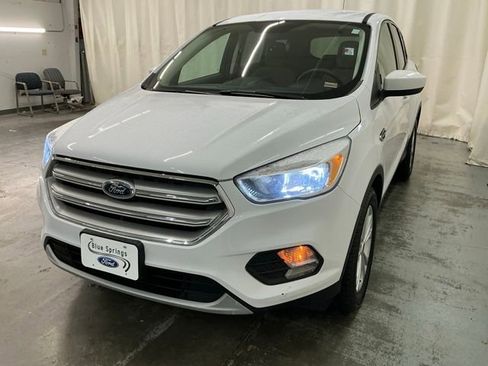 Used 2019 Ford Escape SE image 9