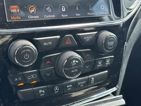 Used 2020 Jeep Grand Cherokee Altitude image 19