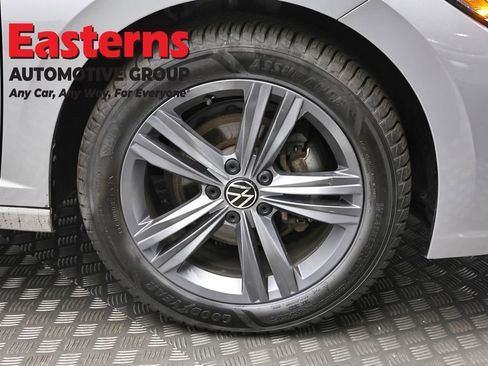 Used 2024 Volkswagen Jetta SE FWD image 30