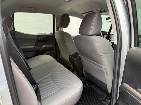 Certified 2022 Toyota Tacoma SR5 AWD/4WD image 15