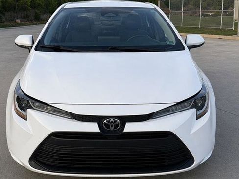 Used 2023 Toyota Corolla LE w/ Carpet Mat Package (TMS) FWD image 2