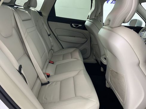 Used 2019 Volvo XC60 T5 Momentum w/ Premium Package image 39