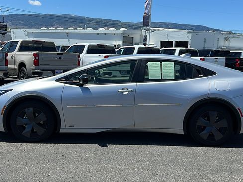 Used 2025 Toyota Prius LE w/ Protection Package #3 (TMS) AWD/4WD image 8