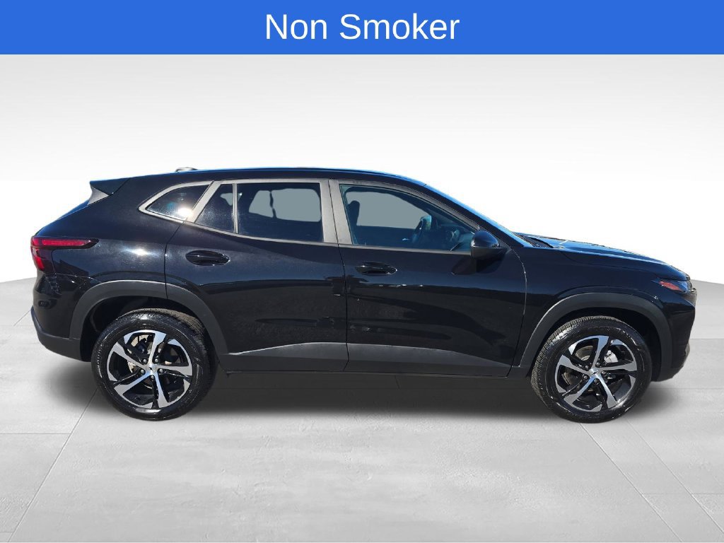 Used 2026 Chevrolet Trax RS FWD image 7
