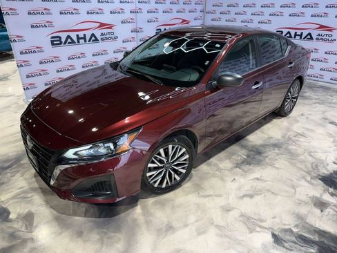 Used 2025 Nissan Altima 2.5 SV image 2