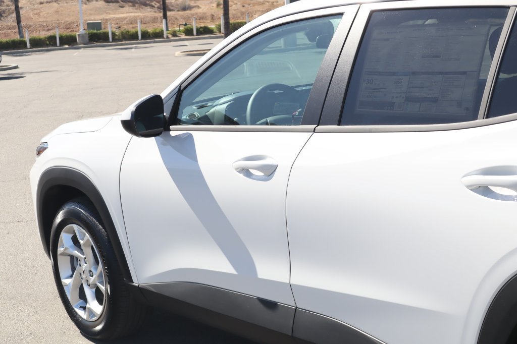 New 2026 Chevrolet Trax LS w/ LS Convenience Package FWD image 9